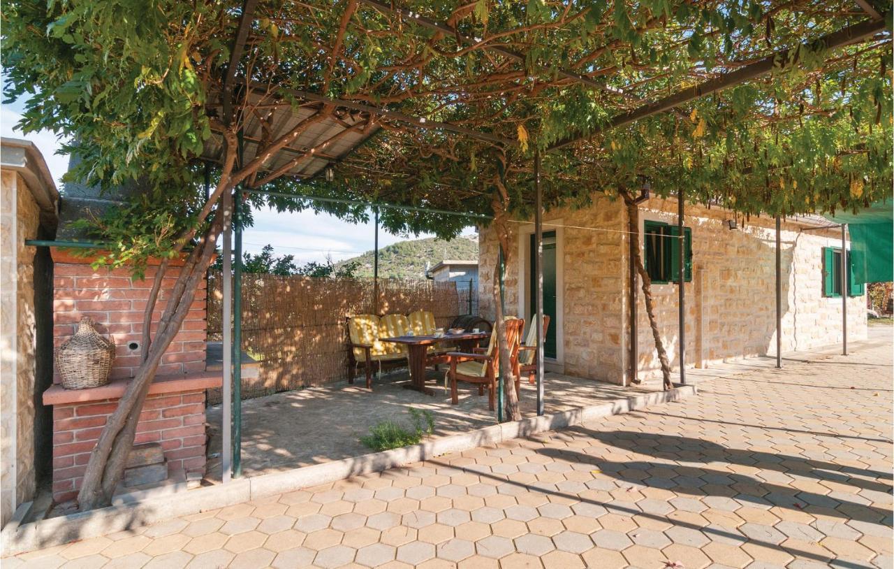 1 Bedroom Awesome Home In פוסטיר מראה חיצוני תמונה