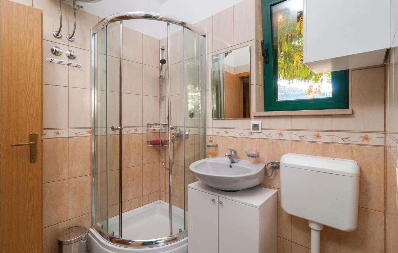 1 Bedroom Awesome Home In פוסטיר מראה חיצוני תמונה